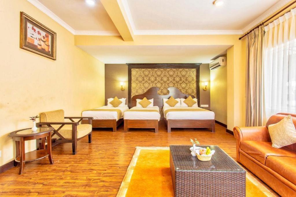 Da Yatra Courtyard Hotel & Resort Pokhara Zewnętrze zdjęcie