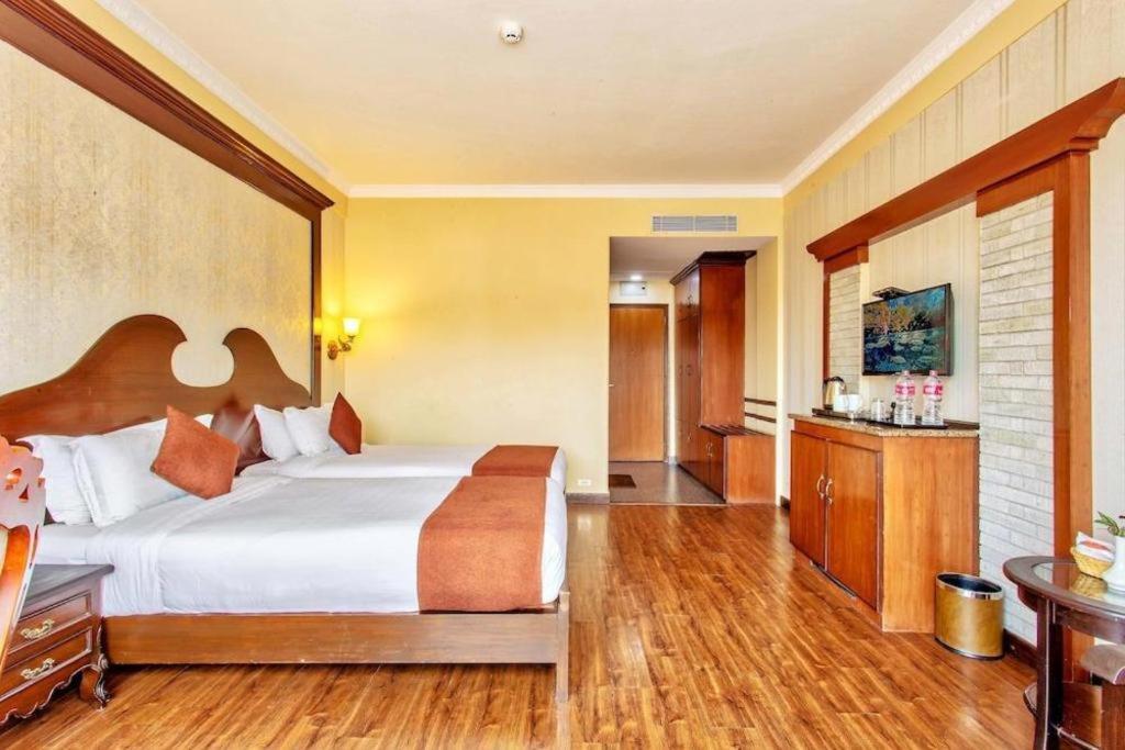 Da Yatra Courtyard Hotel & Resort Pokhara Zewnętrze zdjęcie