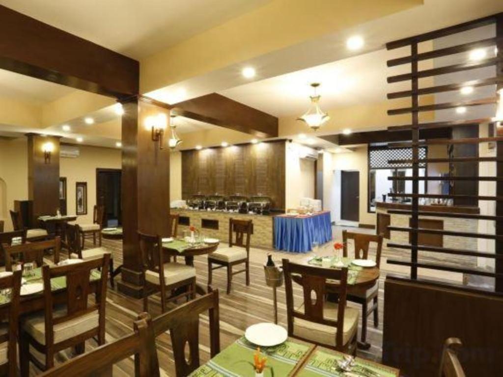 Da Yatra Courtyard Hotel & Resort Pokhara Zewnętrze zdjęcie