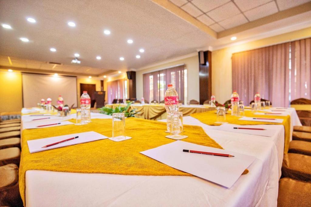 Da Yatra Courtyard Hotel & Resort Pokhara Zewnętrze zdjęcie