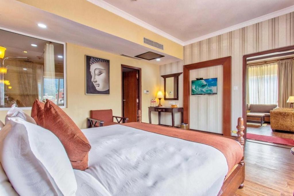 Da Yatra Courtyard Hotel & Resort Pokhara Zewnętrze zdjęcie